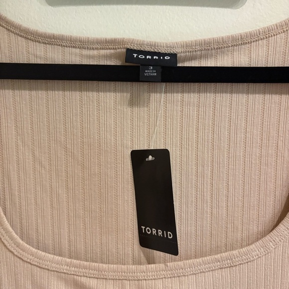 Torrid Vintage Slub Scoop Neck Tee Size 3 Cement Beige NWT - Picture 4 of 5